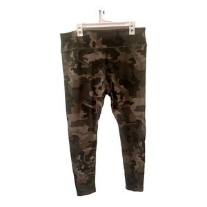 WILD FABLE CAMO LEGGINGS